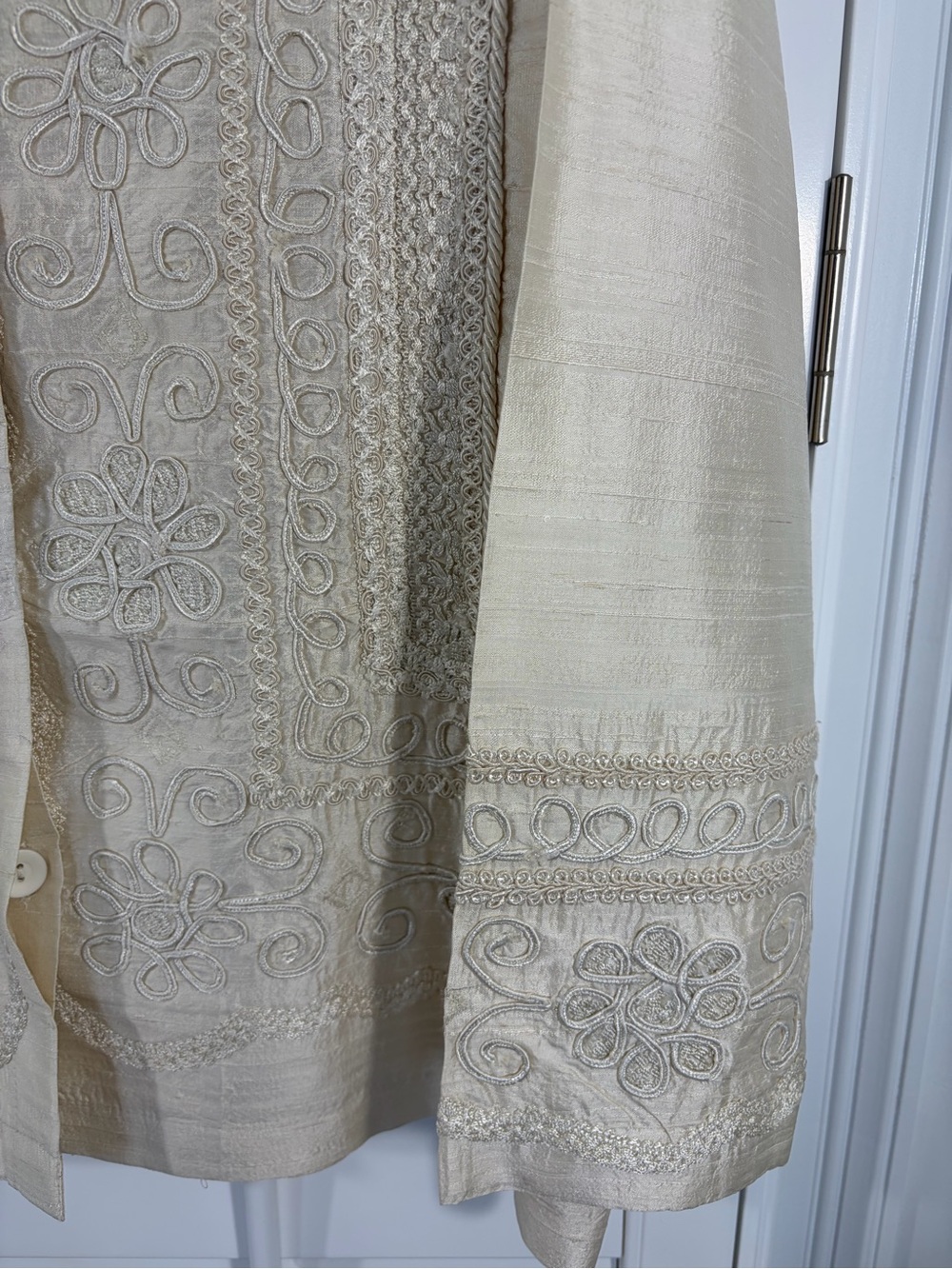 100% Silk Classic Embroidered Button-Front Cream Blouse (L) - Picture 4 of 14